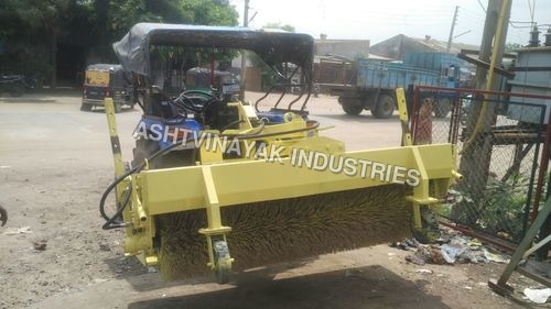Hydraulic Road Sweeper Capacity: 5-7 Kms / Hr