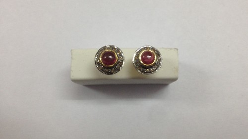 रूबी कान की बालियां