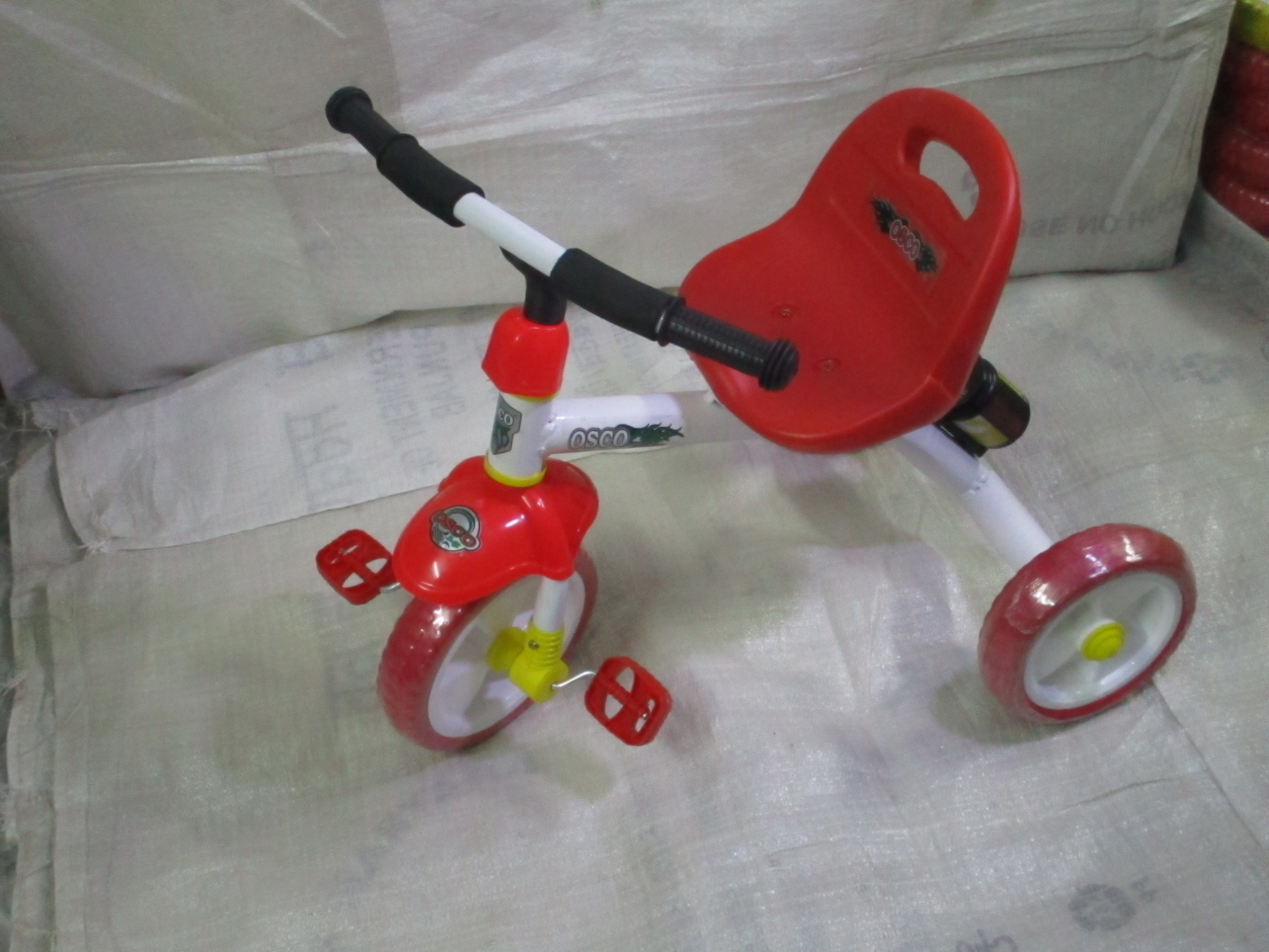 Single Band Zapak Tricycle - Reinforced Plastic Varies By Size And Material Kilograms | Suitable For Kids Non-foldable No Gears Plastic Rims