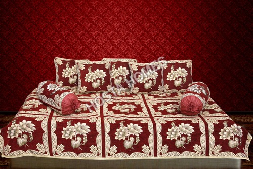 पॉलिएस्टर Kc गोल्डन मैरून फ्लोरल दीवान सेट