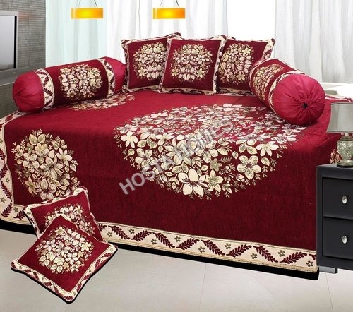 मैरून Kc फ्लोरल बंच डिज़ाइन दीवान सेट