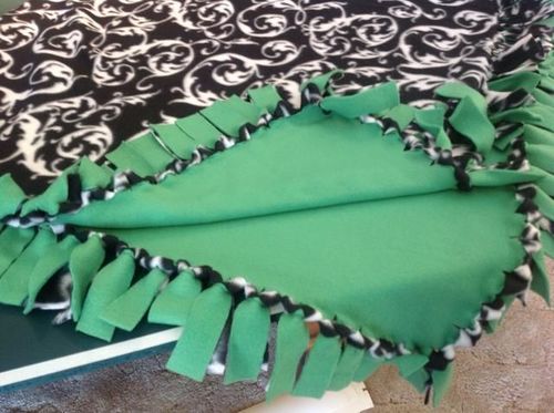 पत्तों के डिजाइन वाली पोलर फ्लीस कंबल