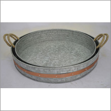 धातु का केक स्टैंड