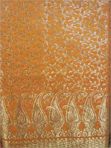 कढ़ाई की हुई साड़ी