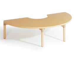 सेमी-सर्कल टेबल