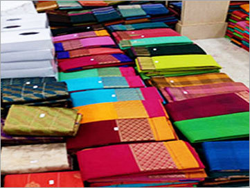 महिलाओं की कॉटन फेंसी साड़ी