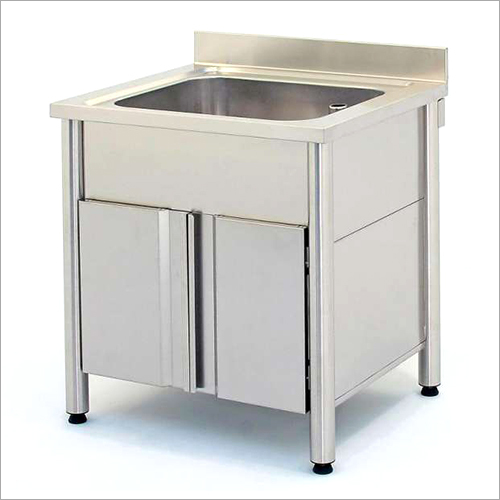 सिंक के साथ स्टोरेज कपबोर्ड