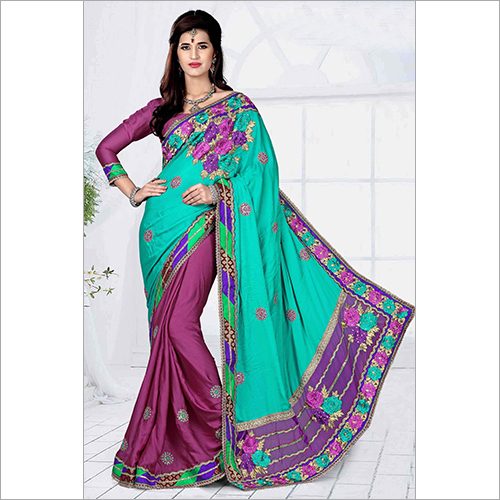 महिलाओं की हैवी एम्ब्रॉयडरी साड़ी