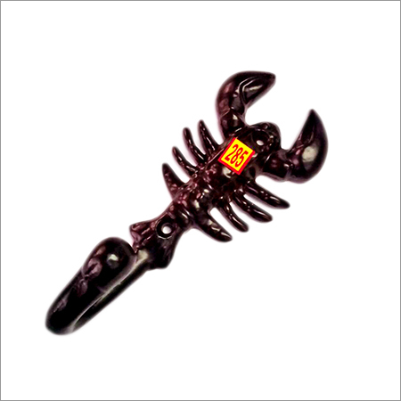 आयरन कोट हुक