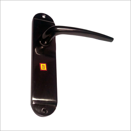 धातु के दरवाज़े के हैंडल