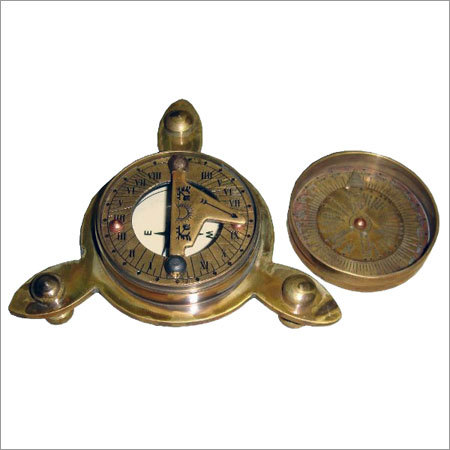 सूर्य घड़ी कंपास