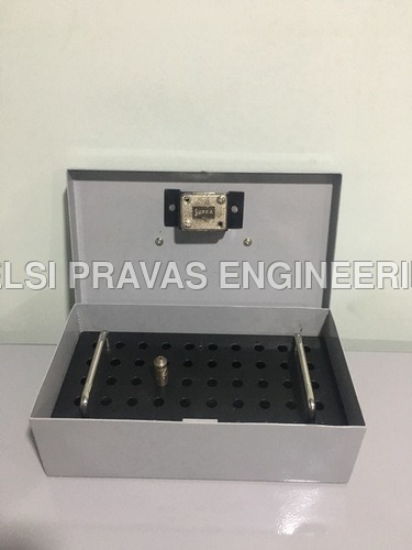 टूल्स स्टोरेज बॉक्स