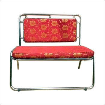 दो सीट वाला सोफा