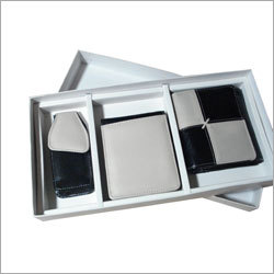 त्रिकोणीय चमड़े के बटुए