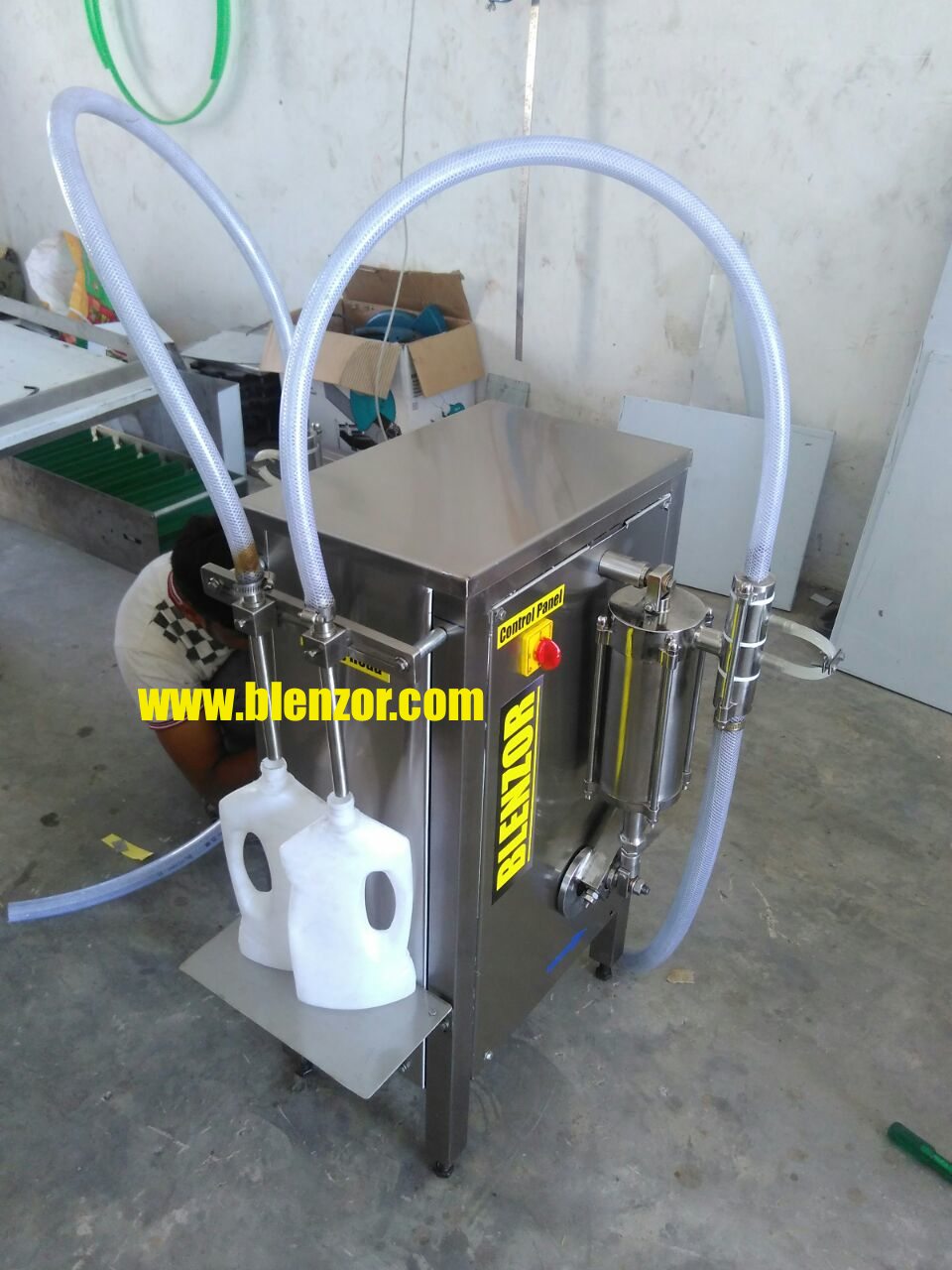 Double Head Volumetric Liquid Filling Machine