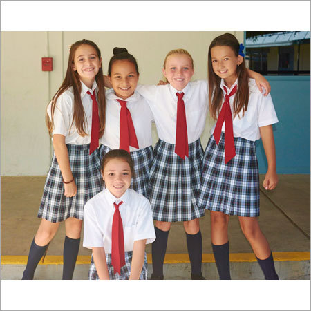 स्कूल यूनिफॉर्म