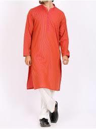 भारत का पारंपरिक कपड़ा, यह कॉटन कुर्ता पजामा आरामदायक और स्टाइलिश है। इसे खास अवसरों या रोज़मर्रा के पहनावे के लिए पहना जा सकता है।