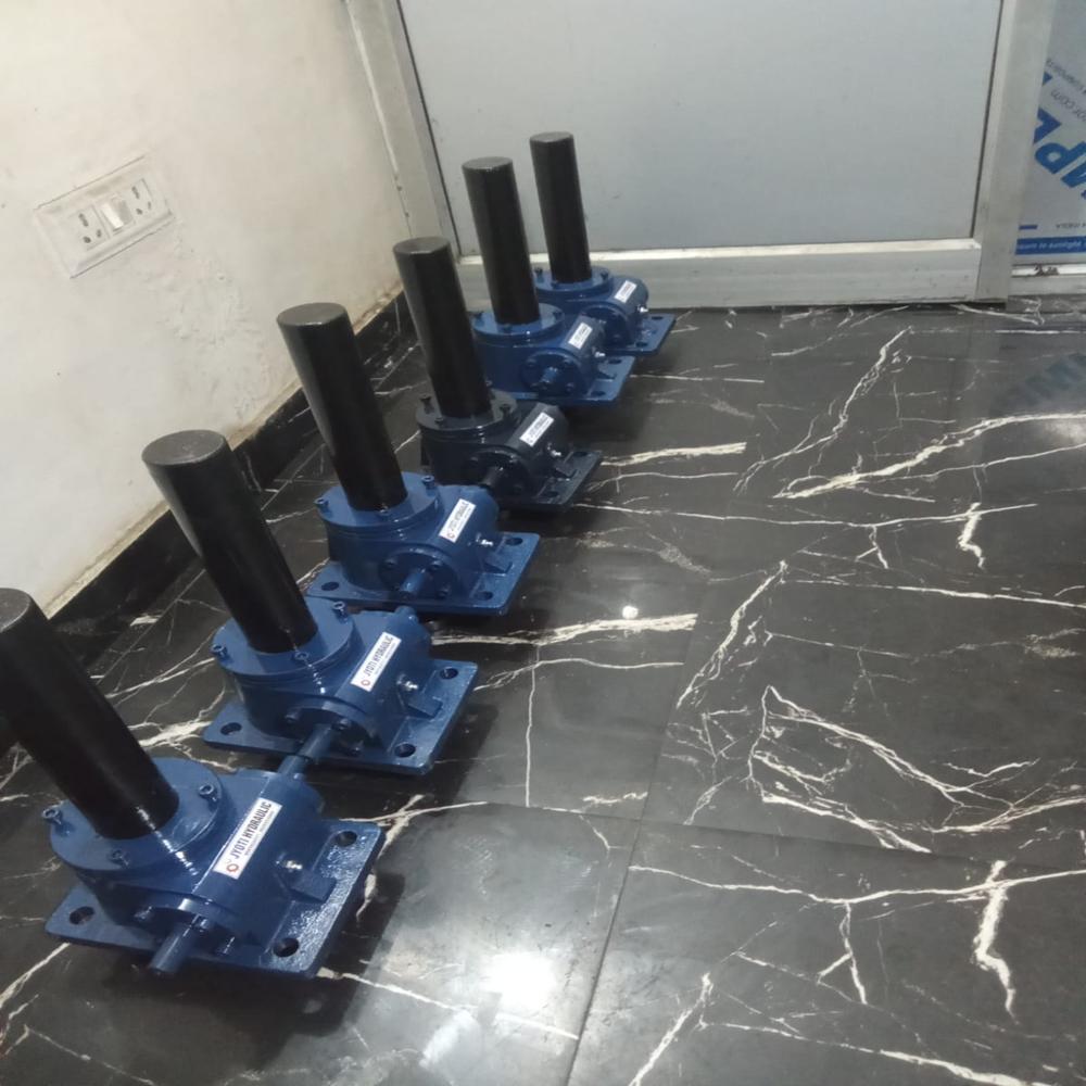 Polished Stainless Steel Worm Gear Screw Jacks - Application: Industrial