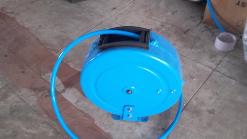 संलग्न वायु नली रील