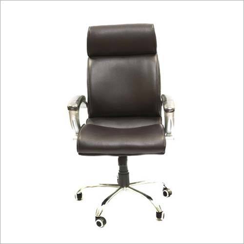 काला चमड़े का कार्यकारी कुर्सी