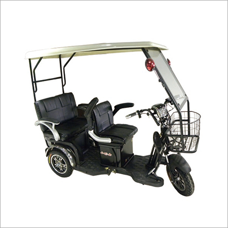 बुजुर्गों या विकलांगों के लिए चलने या खरीददारी के परिवहन के लिए इलेक्ट्रिक तिपहिया