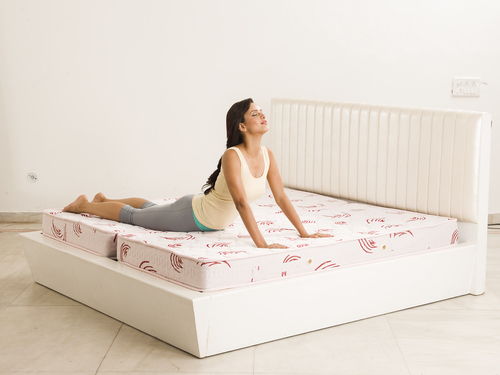 सफेद गद्दा