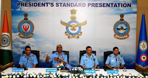 बहुरंगा शंक्वाकार ध्वज