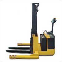 स्ट्रैडल इलेक्ट्रिकल स्टेकर