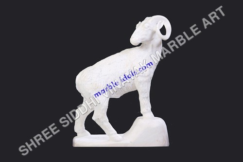 मार्बल मृग की मूर्ति