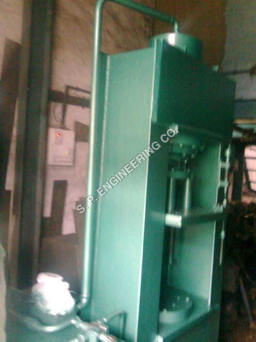 Hydraulic Press Machine - High Precision Mild Steel Construction, Standard Size, Green Color | Hydraulic Power Source, 220-240 Volt (V)