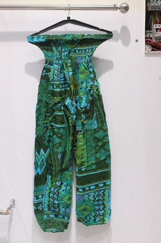 हरी और काली महिलाओं का पायजामा