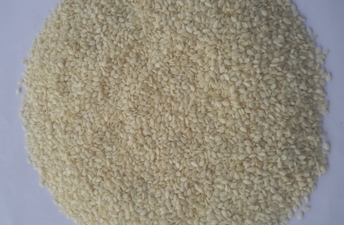 छिलके वाले तिल के बीज