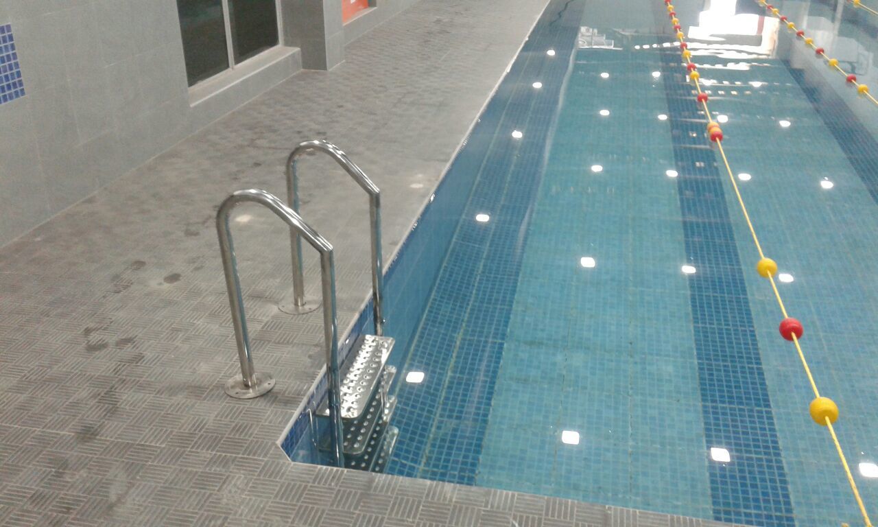 Swimming Pool Ladder Jumping Stand