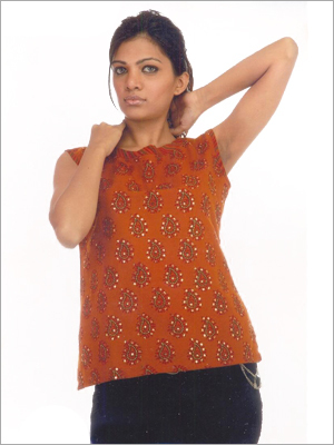 कढ़ाई वाला टॉप