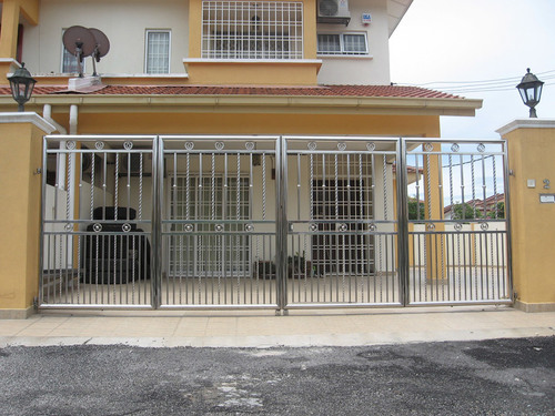 एसएस कंपाउंड गेट्स