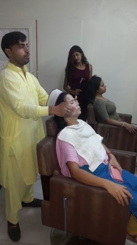 चेहरे की मालिश