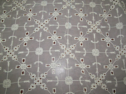 कढ़ाई के कपड़े