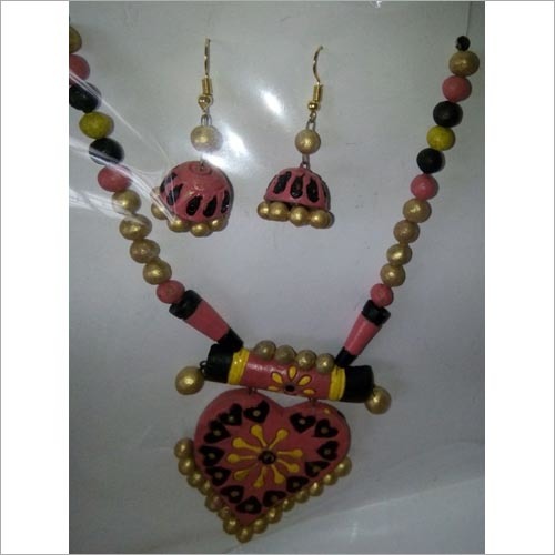 हाथ से बने टेराकोटा आभूषण