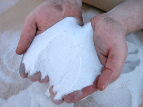 कांच के मोतियों को साफ करना