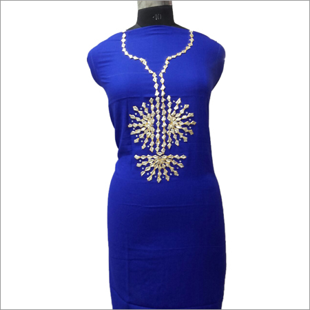 महिलाओं का रॉयल नीला कुर्ता जिसमें गोत्ता पट्टी का काम है