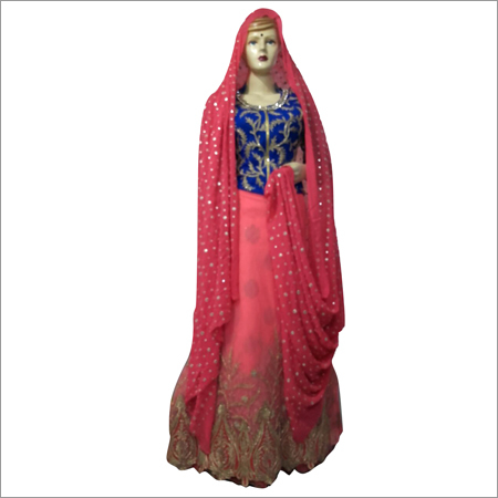 महिलाओं का पीच और नीला आसमां लेहंगा चोली