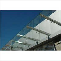 कांच की छत वाली पर्गोला