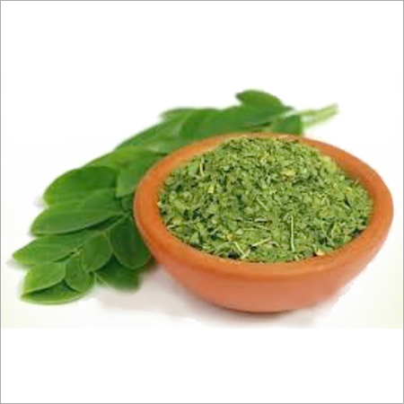 सुखाए हुए मोरिंगा के पत्ते