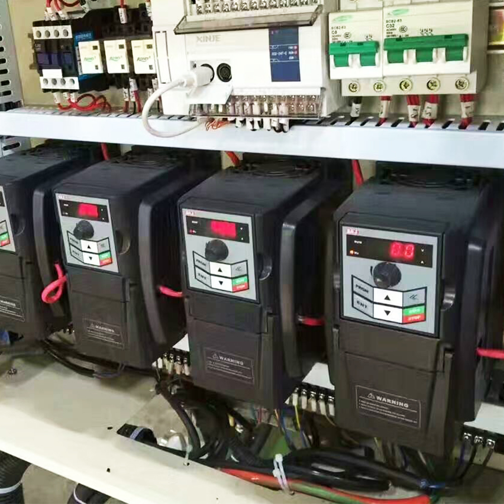 Saj High Performance Single Phase Ac Drive - 220v/380v Rated Voltage, 99.3x164.7x152 Mm Dimensions, Ip20 Protection Level | Ideal For Water Pump, Fan, Elevator Applications, Features 600hz Frequency, Outstanding Overload Protection