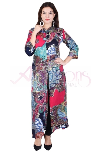 महिलाओं की लंबी कुर्ती