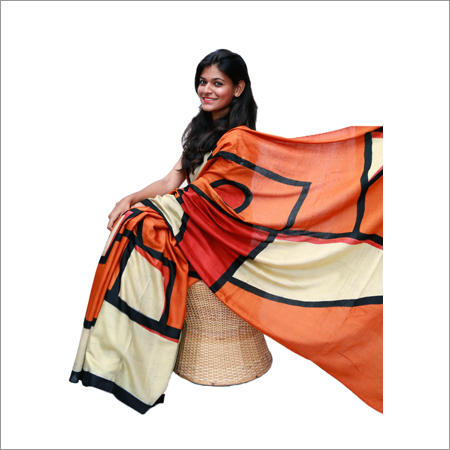 महिलाओं की रेशमी साड़ियाँ