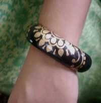 लकड़ी की चूड़ियाँ