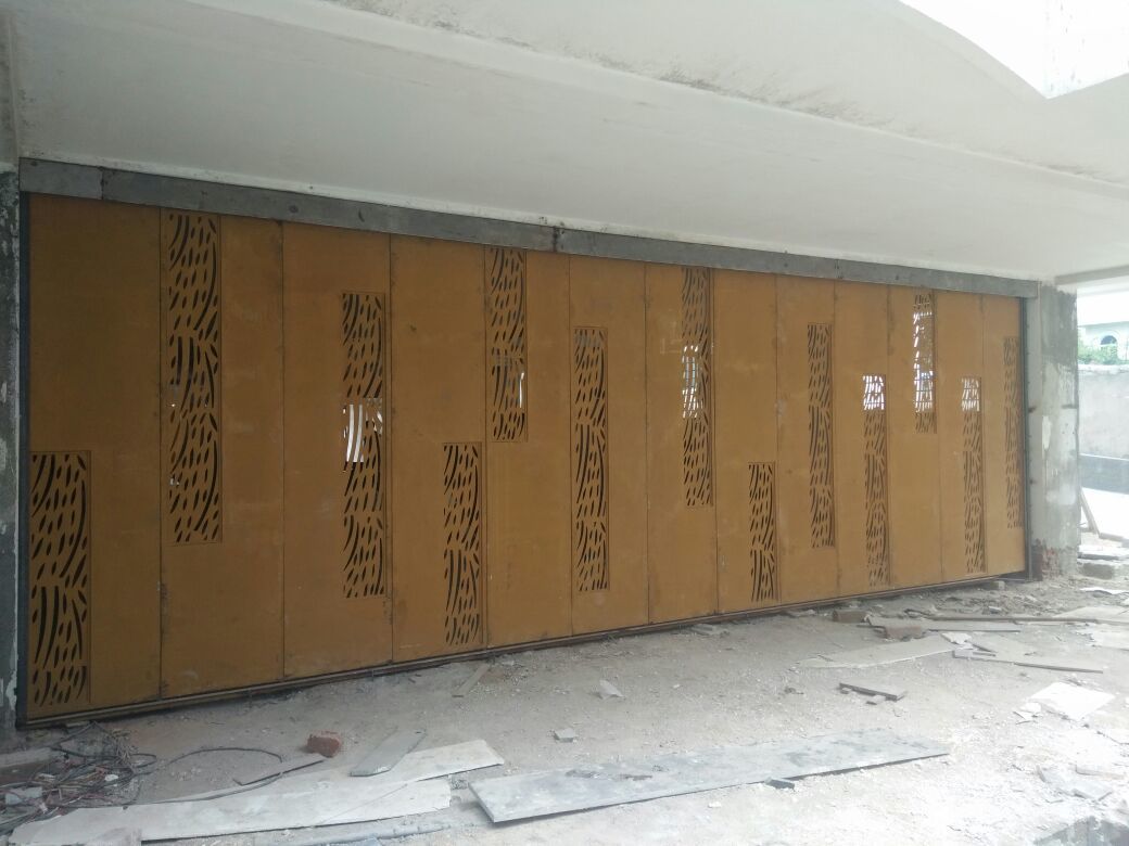 Garage Doors - Galvanized Steel, Customizable Dimensions, Gray Color | Sliding Style, Professional Installation, High Performance Efficiency, Smooth Functioning