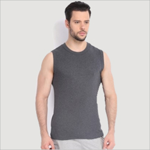 पुरुषों की बिना आस्तीन की टी-शर्ट