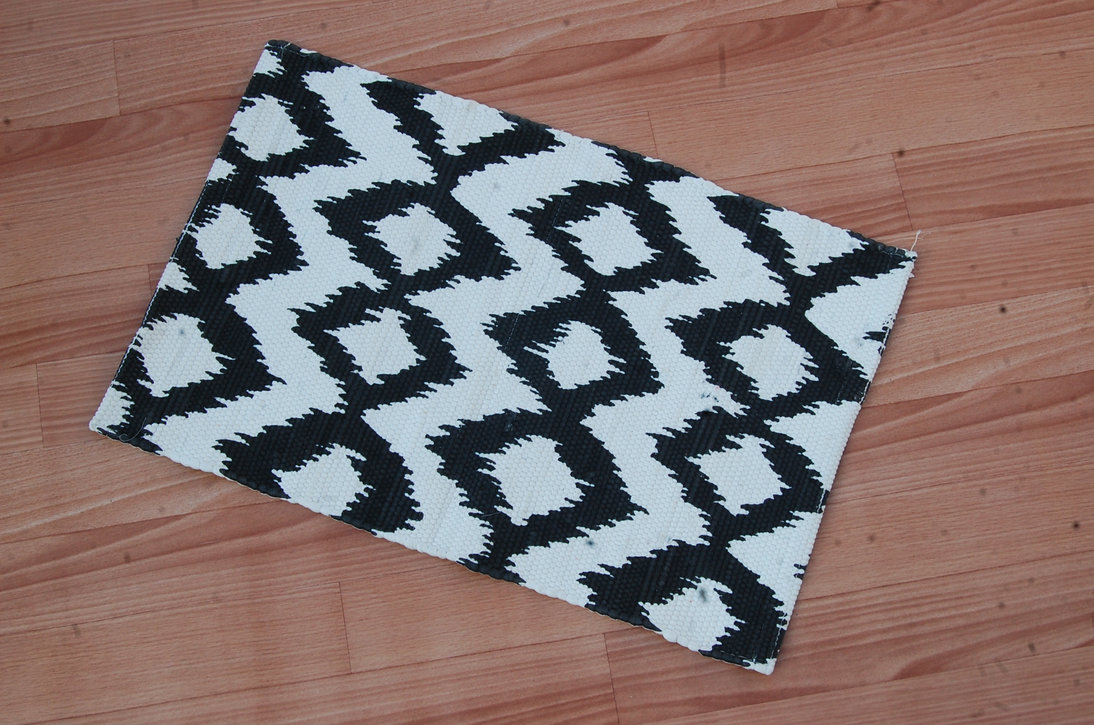 Printed Rugs - Cotton, 27x45 Inches | Hand Woven, Easy To Clean, Attractive Packaging, Water Proof, Anti-slip, Fade Proof, Intricate Printing Patterns, Versatile Use